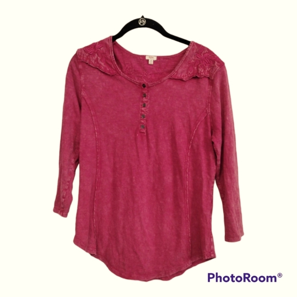 Reba‎ deep pink 3/4 sleeve with floral stitching design